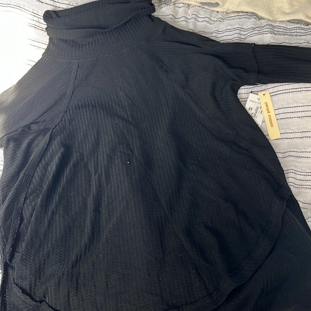 Black comfy longsleeve top